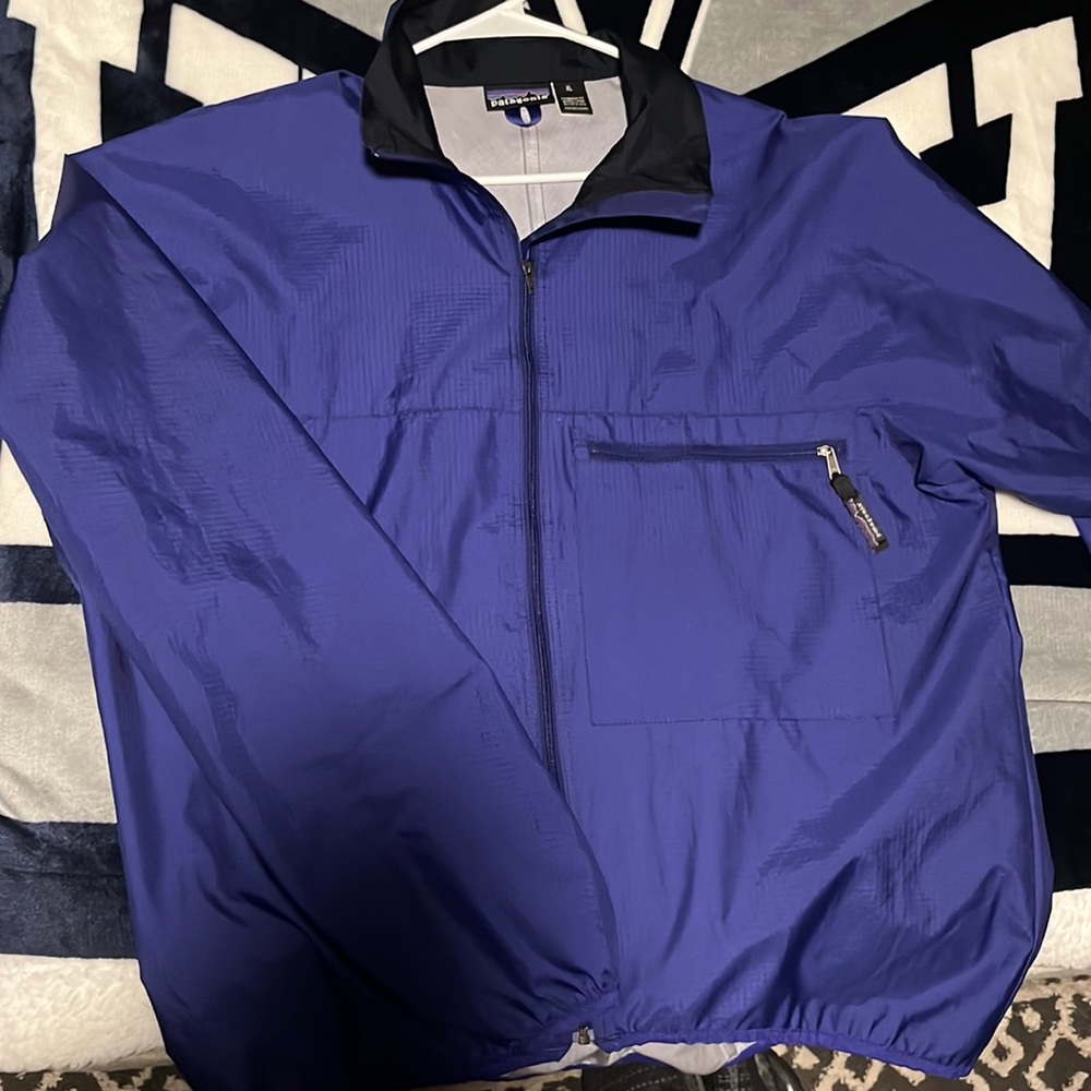 Patagonia windbreaker purple/blue color zip up.